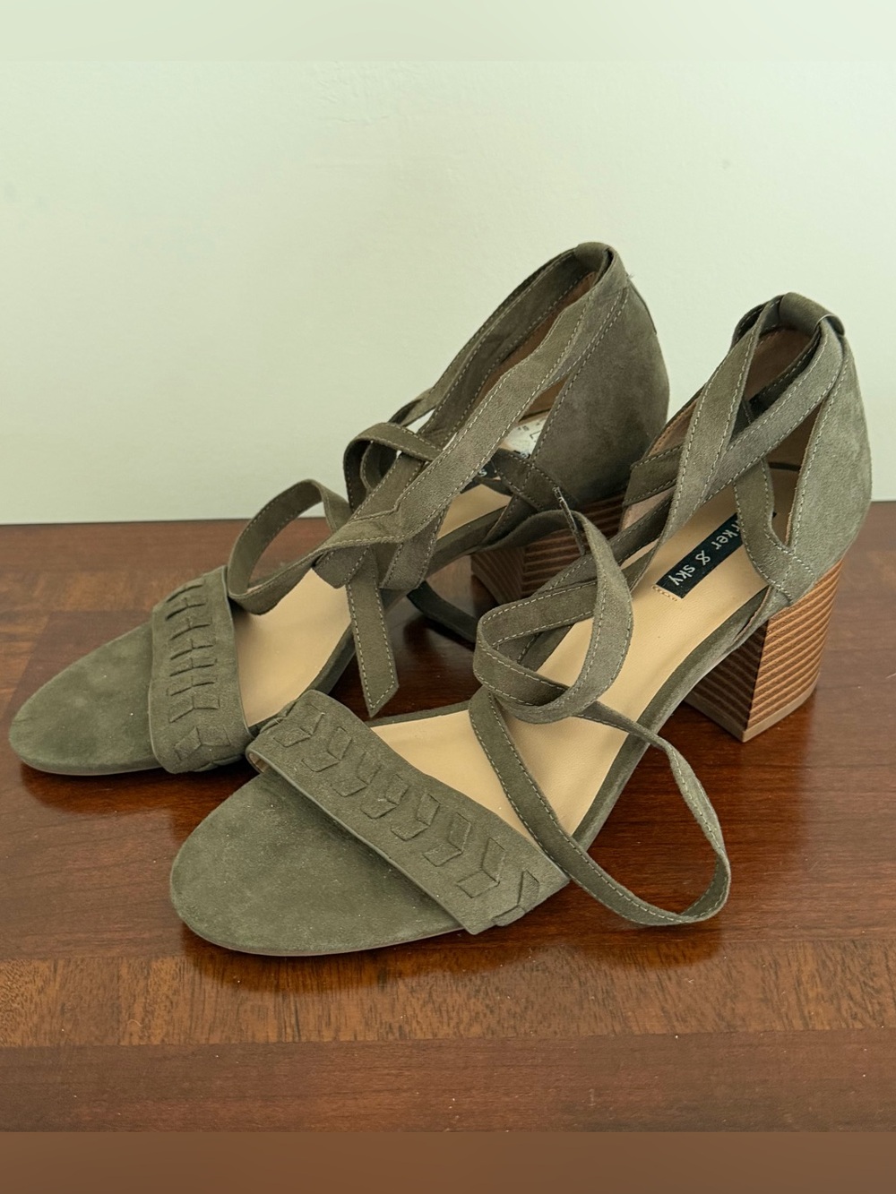 Parker & Sky Olive Faux Suede Block Heel Woven Toe Ankle Tie Sandals Size 7.5